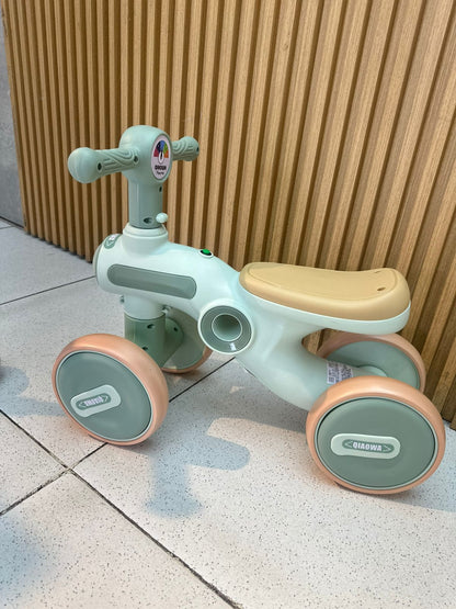 Triciclo andador rotación 135°