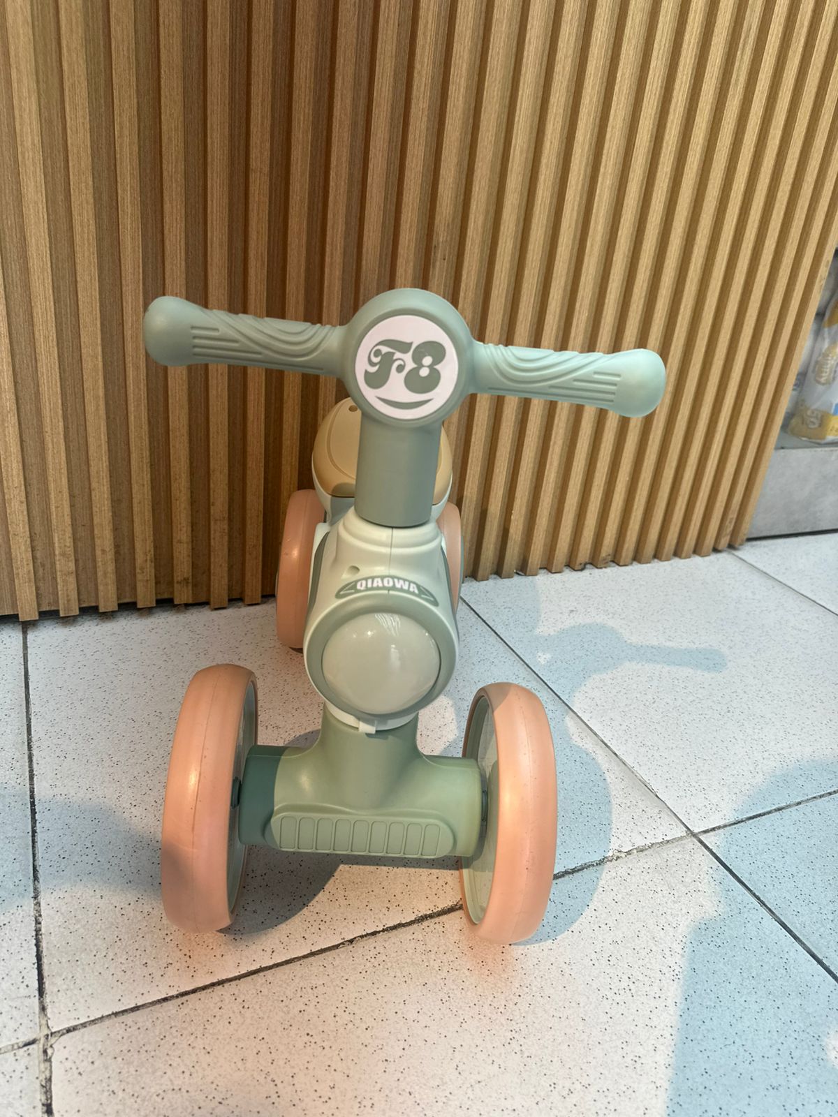 Triciclo andador rotación 135°